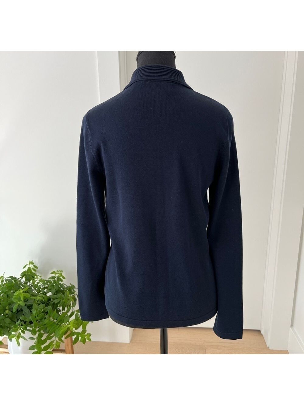 LIZ CLAIBORNE Silk Blend Fine Knit Navy Blue Shell Button Collared Cardigan Chic - Picture 2 of 16